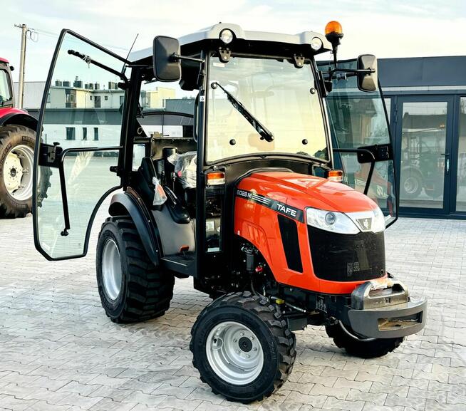 TRAKTOREK komunalny, ogrodniczy TAFE 6028, 24 KM 4x4