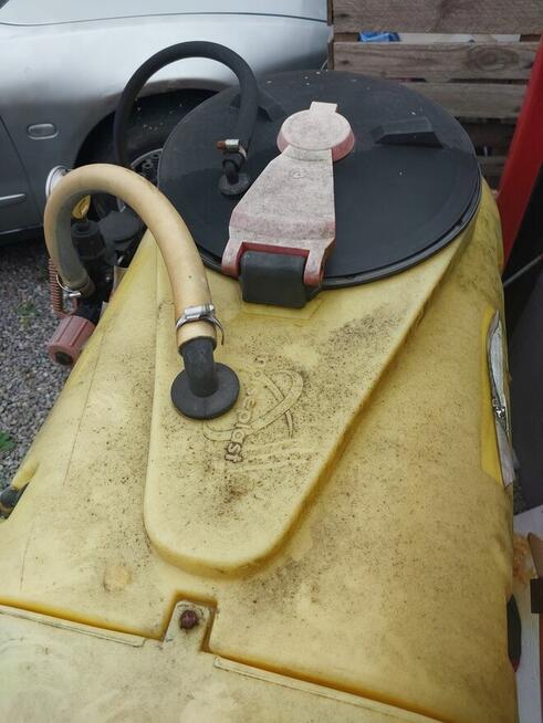 Opryskiwacz podwieszany z wentylatorem