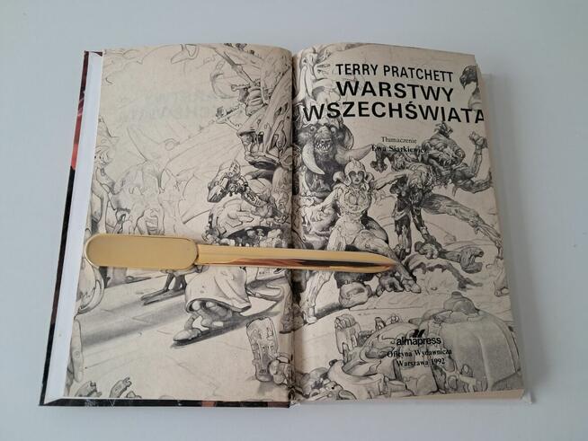 Książka „Warstwy wszechświata” T. Pratchett, do sprzedania