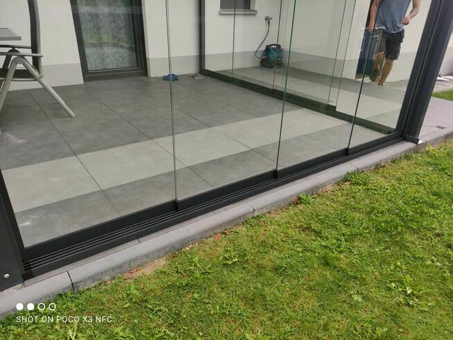 Zadaszenie tarasu, balustrady szklane, daszki szklane