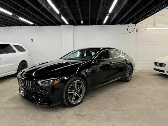 Zadbany, garażowany czarna perła z niewielkim przebiegiem