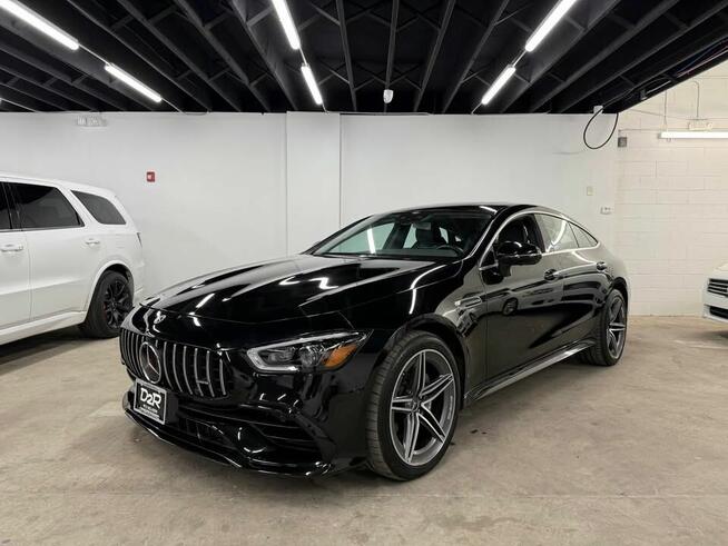 Zadbany, garażowany czarna perła z niewielkim przebiegiem