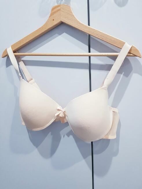 Damski biustonosz z delikatnym wypelnieniem