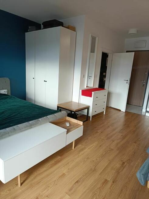 Wynajmę piękną, duża kawalerkę w nowym apartamentowcu.