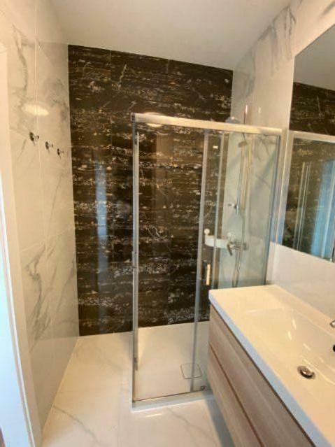 Wynajmę piękną, duża kawalerkę w nowym apartamentowcu.