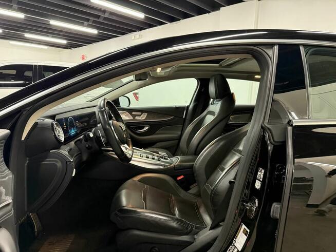 Zadbany, garażowany czarna perła z niewielkim przebiegiem