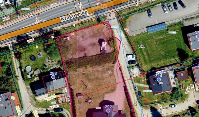 Przy głównej drodze, gotowy parking