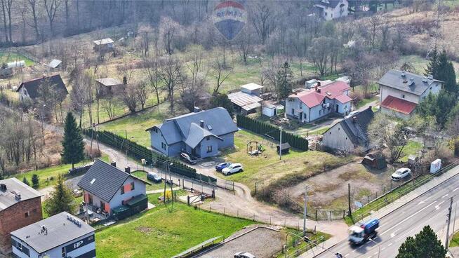 Przy głównej drodze, gotowy parking