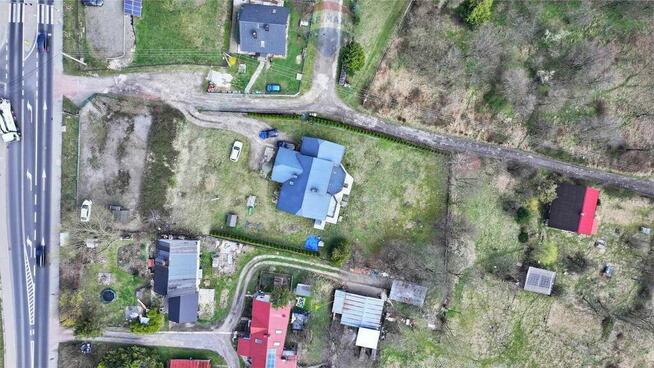 Przy głównej drodze, gotowy parking