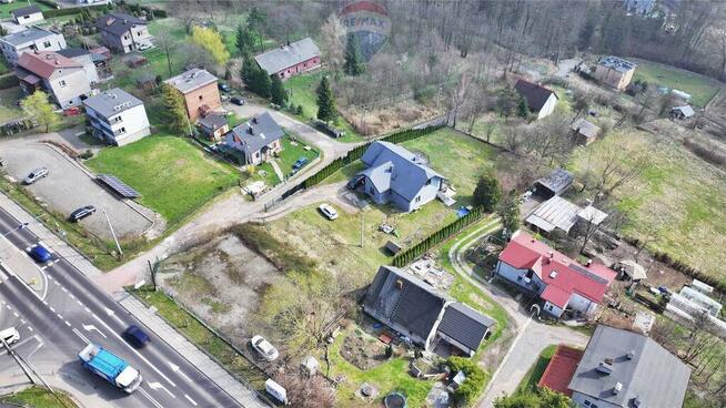 Przy głównej drodze, gotowy parking