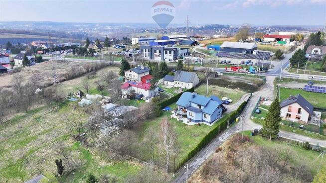 Przy głównej drodze, gotowy parking