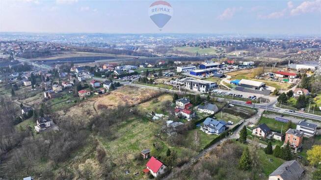 Przy głównej drodze, gotowy parking