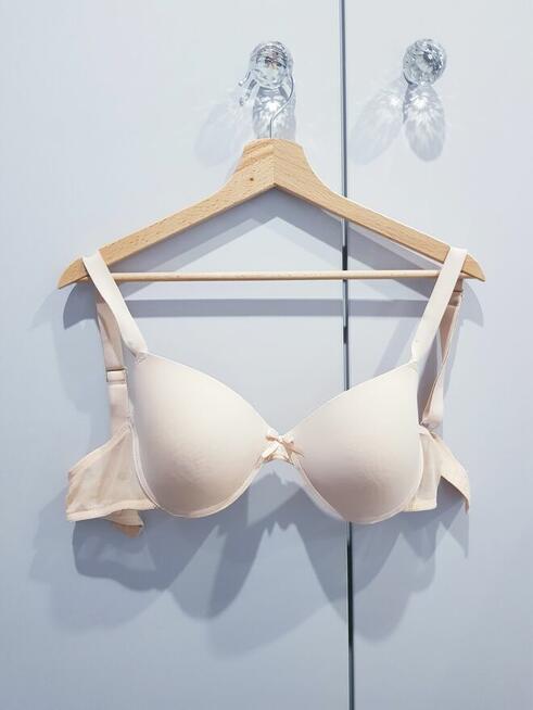 Damski biustonosz z delikatnym wypelnieniem