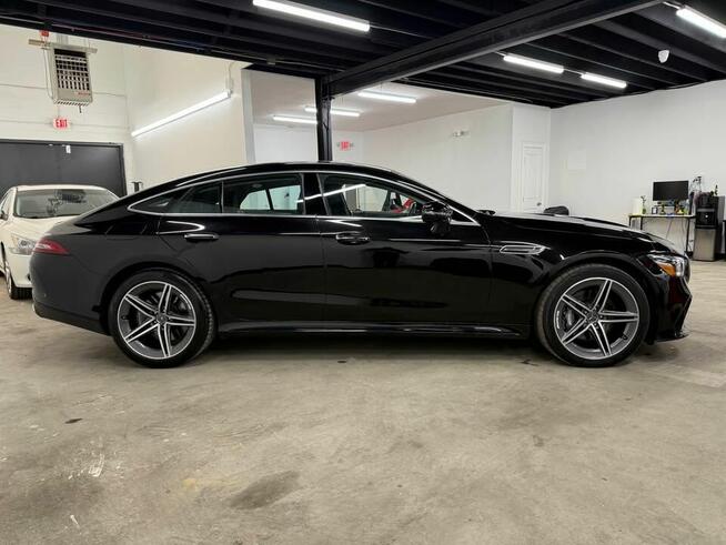 Zadbany, garażowany czarna perła z niewielkim przebiegiem