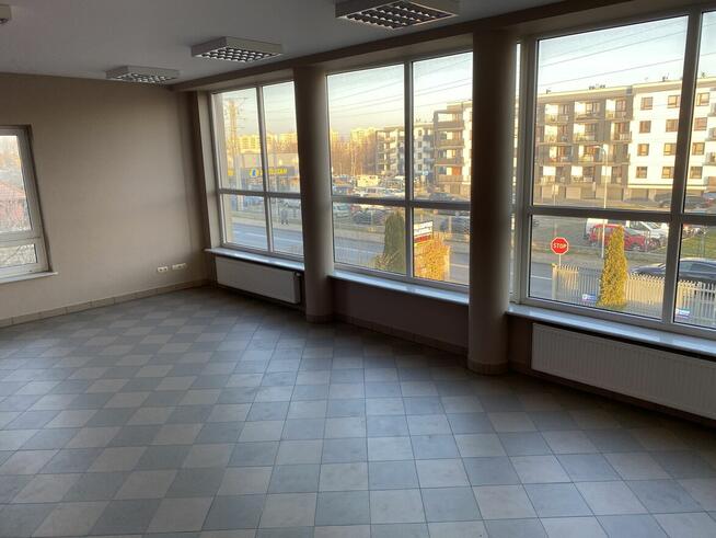 lokal 382 m kw. ,położony na pierwszym piętrze budynku