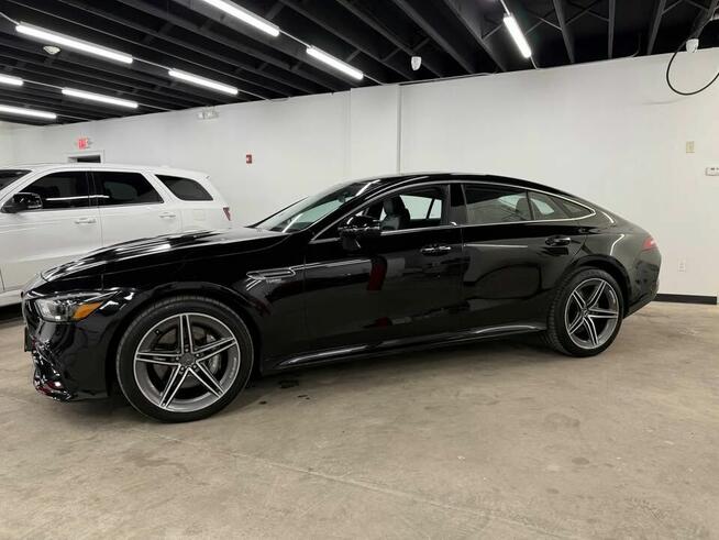 Zadbany, garażowany czarna perła z niewielkim przebiegiem