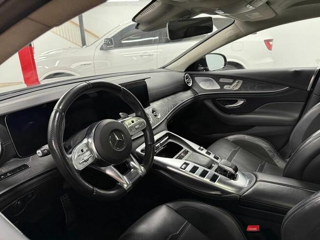 Zadbany, garażowany czarna perła z niewielkim przebiegiem