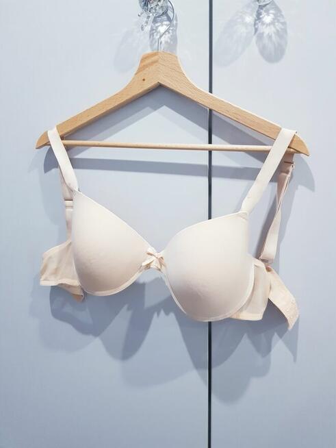 Damski biustonosz z delikatnym wypelnieniem