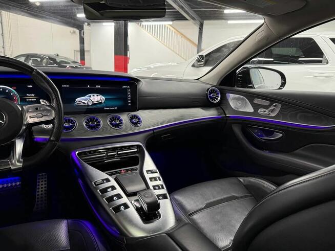 Zadbany, garażowany czarna perła z niewielkim przebiegiem