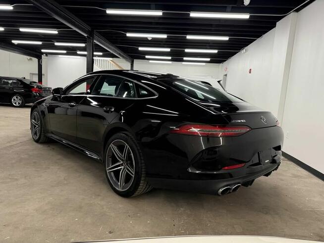 Zadbany, garażowany czarna perła z niewielkim przebiegiem