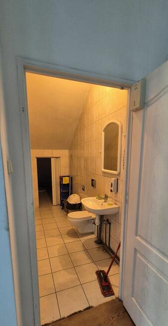 Biurowiec z halą magazynową 1000m2 STRYKÓW