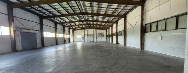 Biurowiec z halą magazynową 1000m2 STRYKÓW