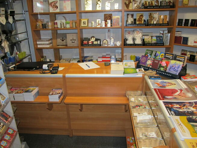 Oddam wyposażenie sklepu