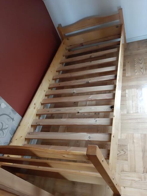 Łóżko ze stelażem drewniane