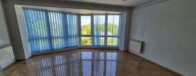 Biurowiec z halą magazynową 1000m2 STRYKÓW