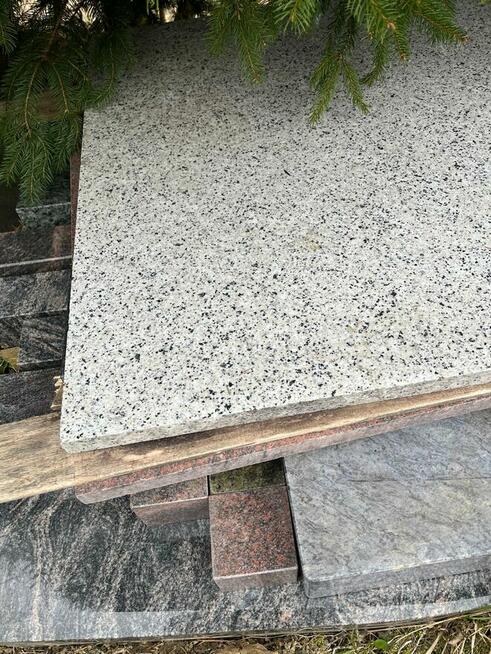 płyty z różnego rodzaju kamienia (granit marmur) pozostałośc