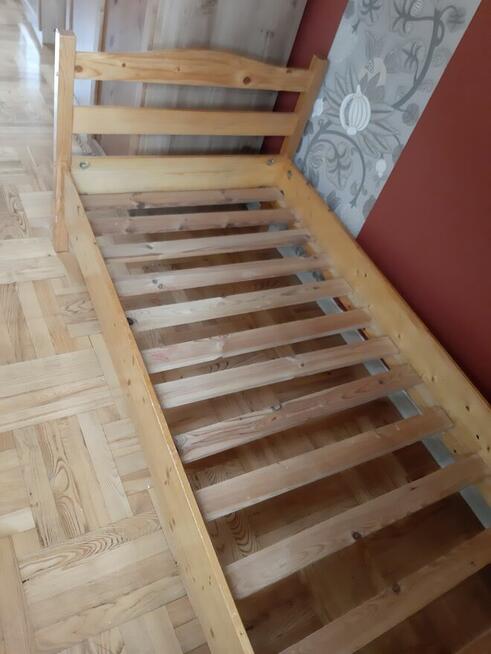 Łóżko ze stelażem drewniane
