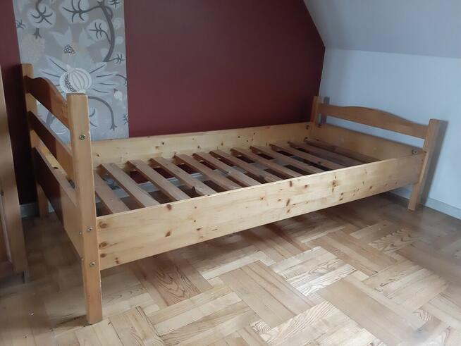 Łóżko ze stelażem drewniane