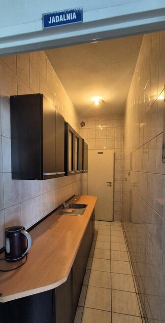 Biurowiec z halą magazynową 1000m2 STRYKÓW