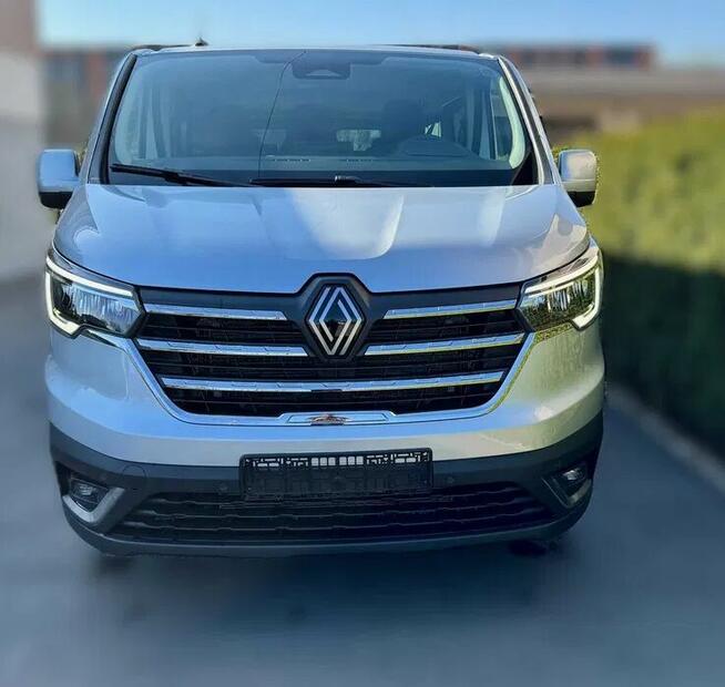 Wynajem busa Wypożyczalnia Renault TRAFIC 9 osobowy z 2025