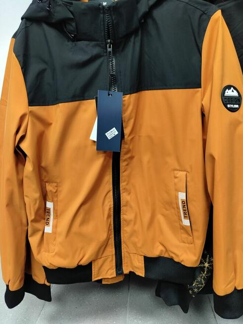 Kurtki męskie typu wiatrówka