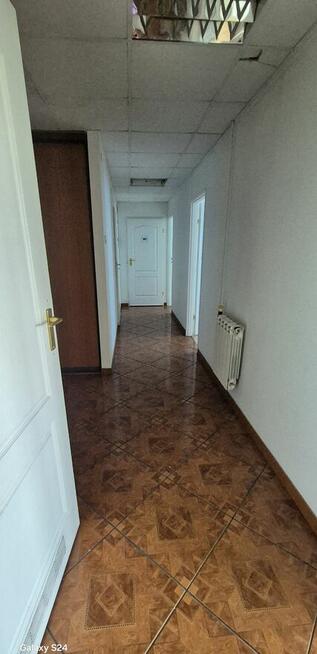 Biurowiec z halą magazynową 1000m2 STRYKÓW