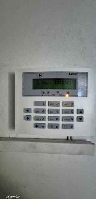 Biurowiec z halą magazynową 1000m2 STRYKÓW