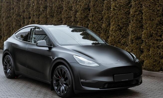 Prywatny kierowca do wynajęcia – dyskrecja, Tesla Y