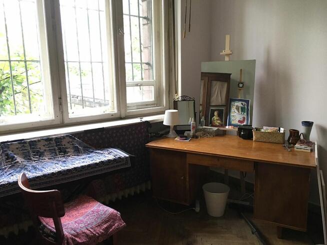 Wolne dwa pokoje w trzypokojowym mieszkaniu w kamienicy