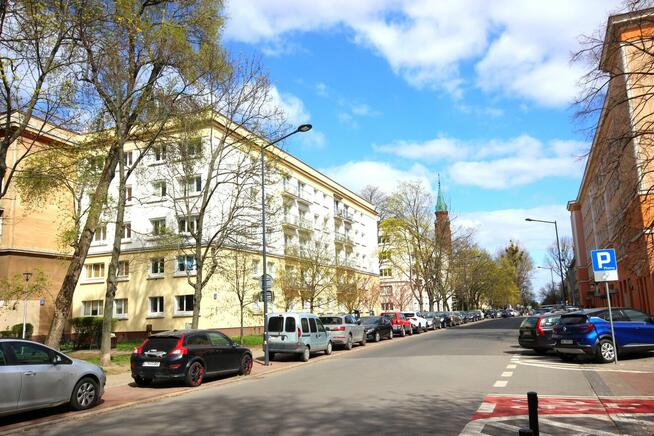 2 pokojowe, urządzone mieszkanie w kamienicy na Nowolipkach