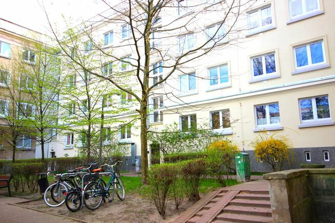 2 pokojowe, urządzone mieszkanie w kamienicy na Nowolipkach