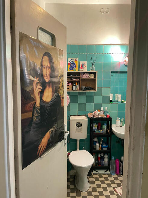 Wolne dwa pokoje w trzypokojowym mieszkaniu w kamienicy