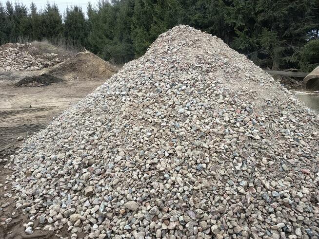 Piękny kamień do gabionów opaski ścieżki