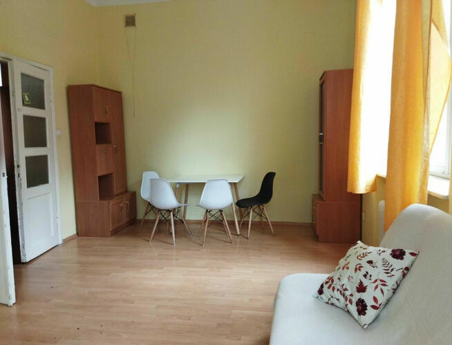 2 pokojowe mieszkanie w kamienicy na ul. Złotej w Warszawie