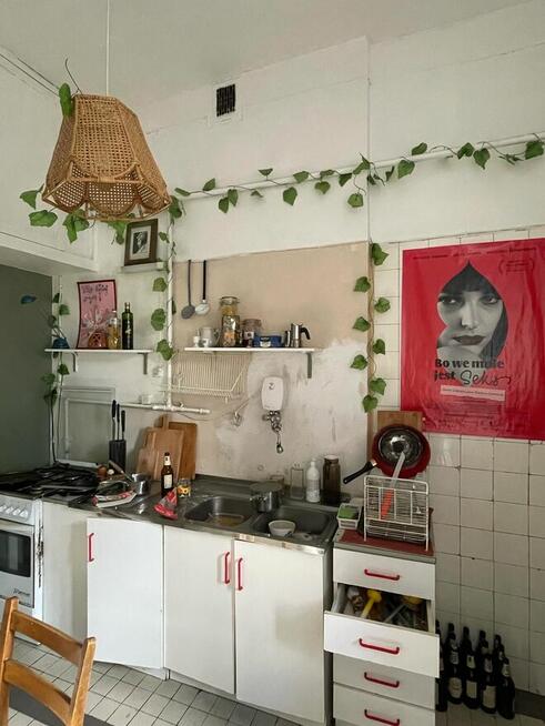 Wolne dwa pokoje w trzypokojowym mieszkaniu w kamienicy