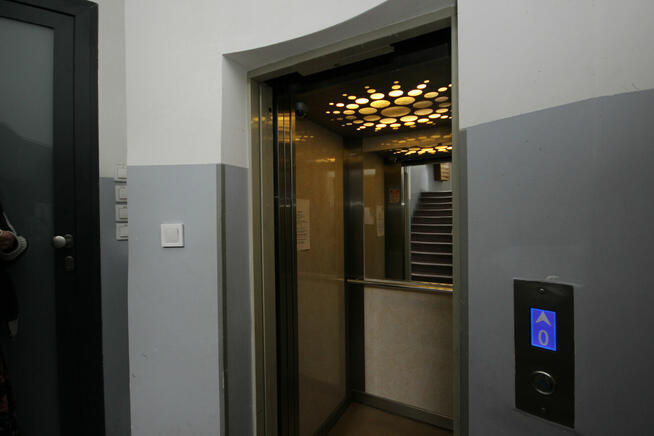 2 pokojowe mieszkanie w kamienicy na ul. Złotej w Warszawie