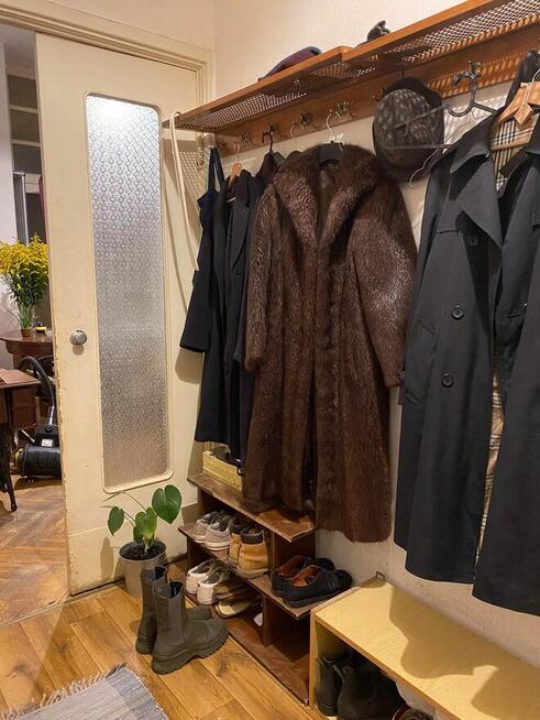 Wolne dwa pokoje w trzypokojowym mieszkaniu w kamienicy