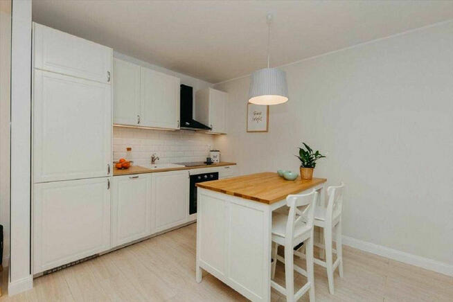 2 pokojowe, urządzone mieszkanie w kamienicy na Nowolipkach