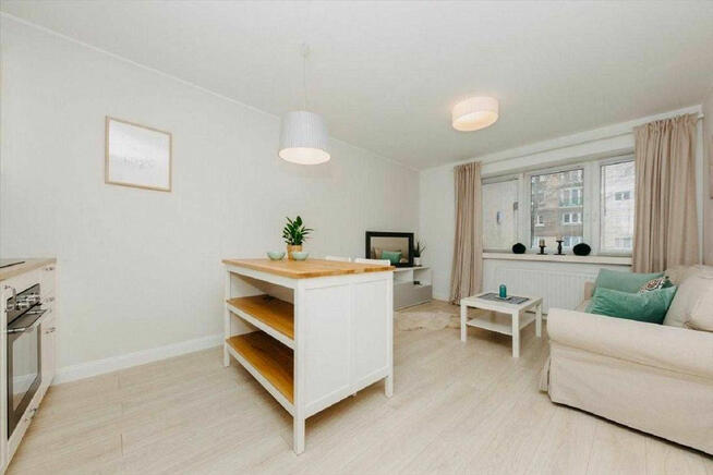 2 pokojowe, urządzone mieszkanie w kamienicy na Nowolipkach