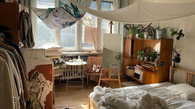 Wolne dwa pokoje w trzypokojowym mieszkaniu w kamienicy